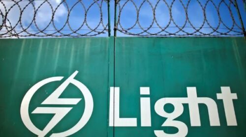 Após a divulgação de prejuízo bilionário no início da semana, a Light (LIGT3) mostra princípio de recuperação. A empresa de energia registrou uma alta de 6,67% em suas ações
