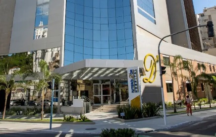 Segundo a rede D'or, a queda do lucro líquido está relacionada “à elevação das taxas de juros, em especial o CDI.