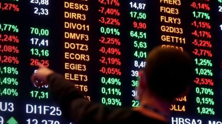 Após queda de 7% no primeiro trimestre e um início de abril também em baixa, o Ibovespa teve um dia de recuperação nesta terça-feira, 4 dólar fecha em queda