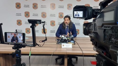O delegado da Delegacia da Polícia Federal de Campinas, Edson Geraldo de Souza, em coletiva de imprensa para falar da operação para por fim ao esquema com robôs de investimentos - Foto: Leandro Ferreira/Hora Campinas