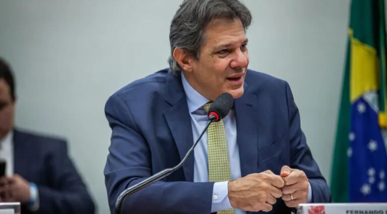 Fernando Haddad, ministro da fazenda, fala sobre meta de inflação futura durante entrevista. Foto: Diogo Zacaria