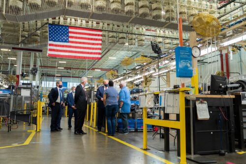 A produção industrial dos Estados Unidos sofreu uma queda de 0,5% em junho, de acordo com o Federal Reserve. Analistas esperavam estabilidade, mas a taxa de utilização da capacidade instalada também diminuiu.