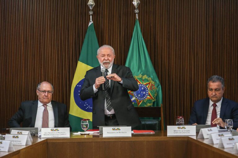 Lula lança novo Programa de Aceleração do Crescimento (PAC) com investimentos de até R$ 1 trilhão. Foto: Reprodução Folha