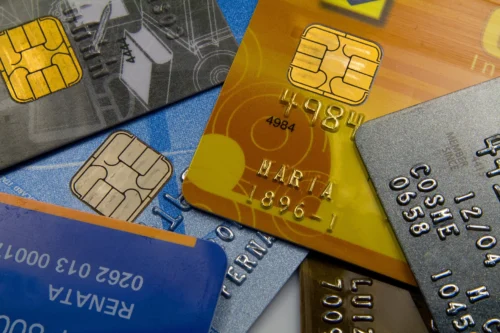 Banco Central avalia fim do crédito rotativo em cartões de crédito