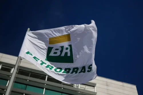 Aumento no preço da gasolina e diesel Petr3;Petr4