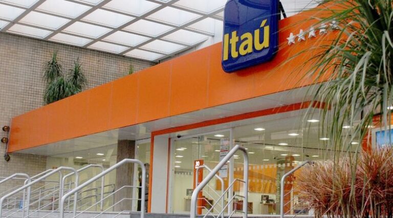 O Itaú Unibanco anunciou um acordo de venda de ações por suas subsidiárias ao Banco Macro, envolvendo o Banco It aú Argentina.