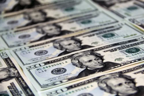 Queda do dólar impulsiona lucro das empresas listadas na B3 durante o 2T23