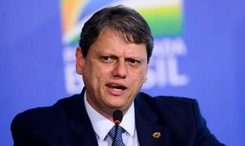 Privatização da Sabesp será uma das maiores do Brasil, diz Tarcísio Freitas.