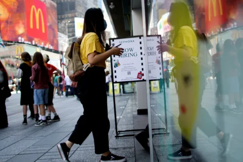Vagas de emprego nos EUA registram menores números desde 2021