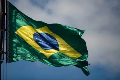 Brasil pode retornar ao top 10 das maiores economias mundiais em 2023, diz estudo