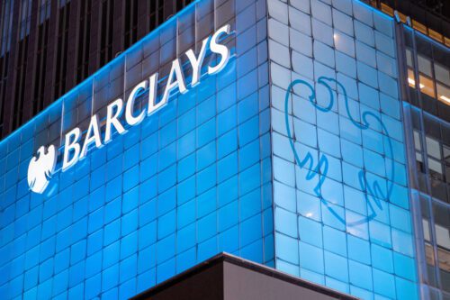 Taxa Selic pode cair para 12,75% na próxima reunião do Copom, estima Banco Britânico Barclays
