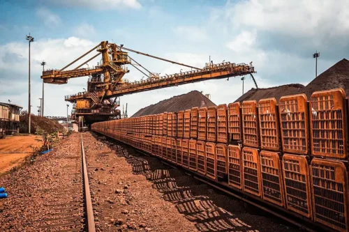 Valorização do minério de ferro impulsiona alta nas ações da Vale