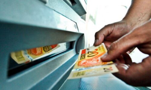 Saques da poupança superam R$ 10 bilhões em agosto, diz BC