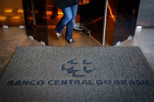 Boletim Focus: economistas elevam expectativas para o dólar em 2023