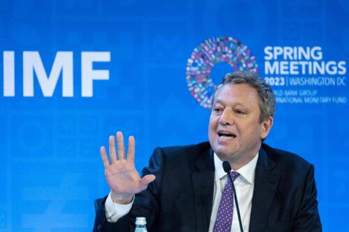 Alerta do FMI: juros elevados podem aumentar risco de crédito global