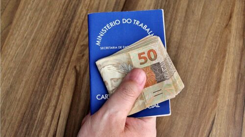 Ibre-FGV: pesquisa revela menores salários entre graduados; professores têm remunerações mais baixas