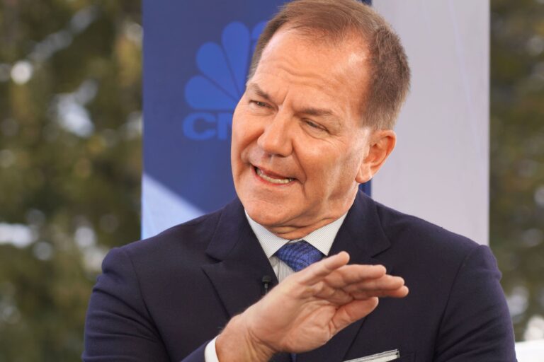 Bilionário Paul Tudor classifica cenário geopolítico atual como “o mais ameaçador”