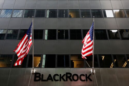 Investidores perdem oportunidade lucrativa na transição energética, alerta BlackRock. Foto: Reuters