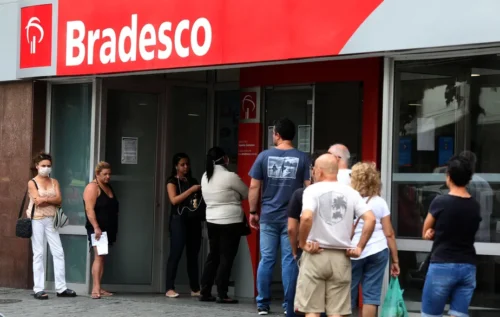 Clientes Bradesco (BBDC4) relatam movimentações desconhecidas em seus saldos bancários