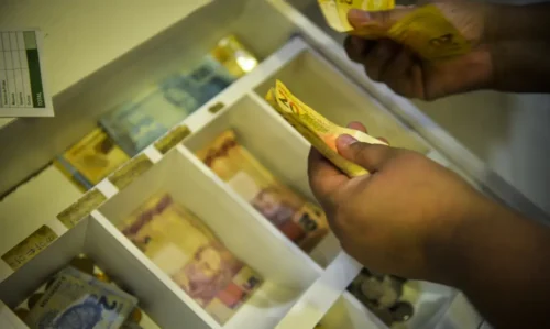 Demanda por financiamento aumentou 89,0% em 2022, aponta IBGE