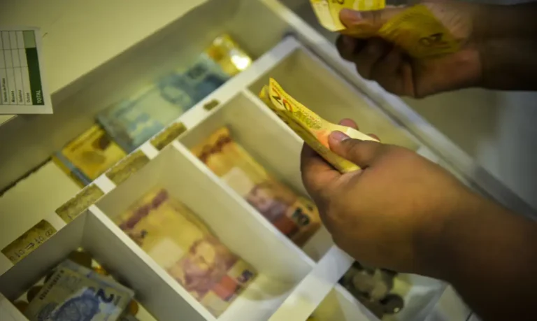Demanda por financiamento aumentou 89,0% em 2022, aponta IBGE