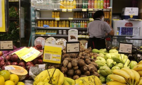 IPCA-15: puxada por alimentos e passagens aéreas, prévia da inflação sobe em novembro