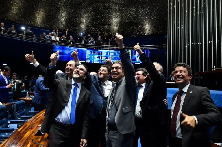 Reforma Tributária é aprovada no Senado; texto volta para Câmara para nova análise