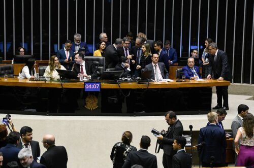 Congresso aprova novo salário 2024 mínimo fixado em R$1.412