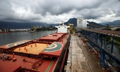 Balança comercial brasileira alcança US$ 89,5 bilhões até novembro, revela FGV