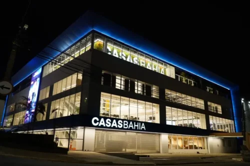 Ações Casas Bahia (BHIA3) despencam após agrupamento de ações