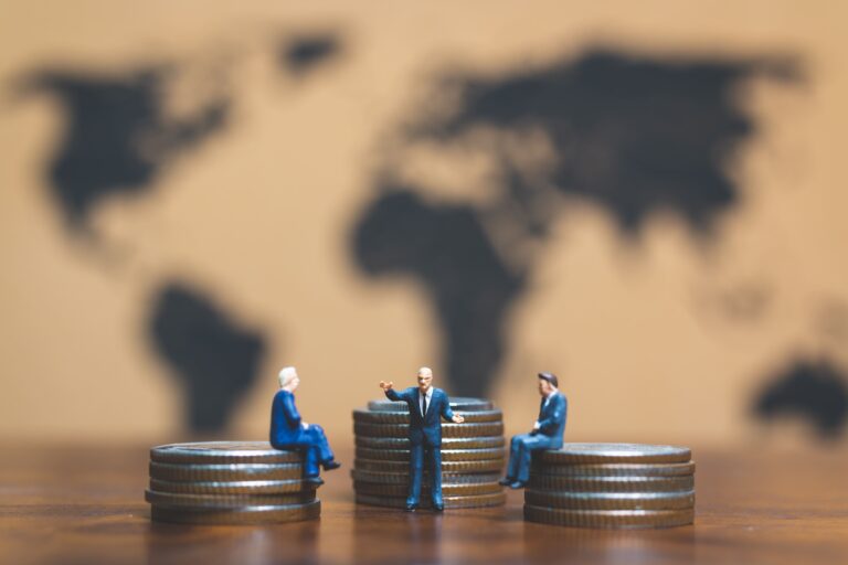 Os setores da economia são conjuntos de atividades econômicas que têm as mesmas características e, portanto, pertencem à mesma categoria
