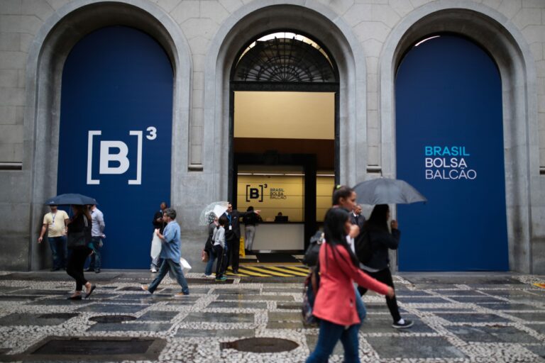 Volume financeiro na B3 apresenta queda durante o mês de dezembro