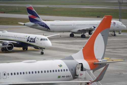 Número de passageiros em voos domésticos e internacionais no Brasil