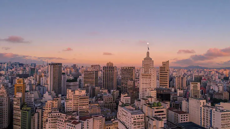 Confira os principais fundos imobiliários distribuindo proventos hoje, incluindo BLCA11, CLIN11, CVBI11, CXCO11 e RVBI11.