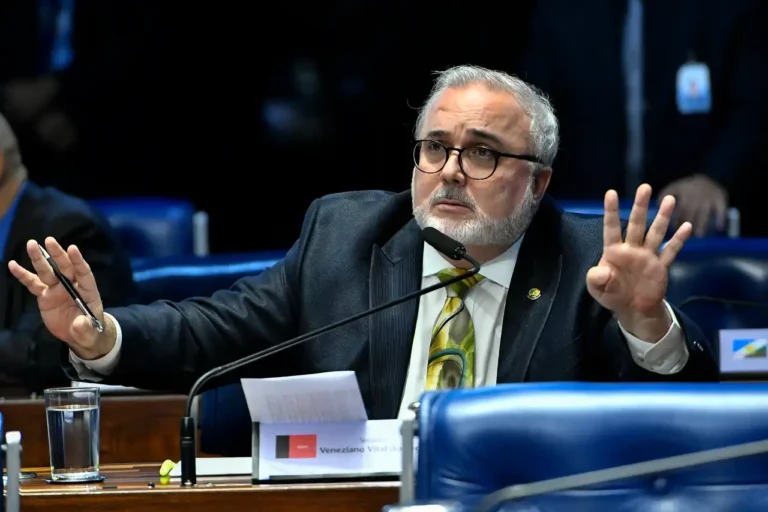 Petrobras adverte sobre distribuição de dividendos em meio à transição energética