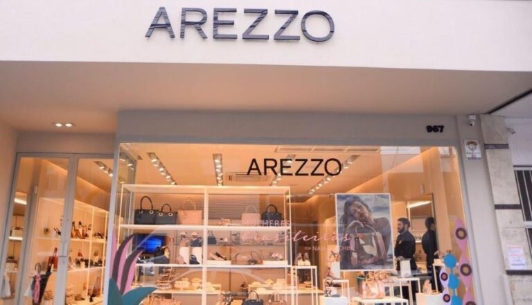 Arezzo aguarda aprovação do Cade para fusão com Grupo Soma