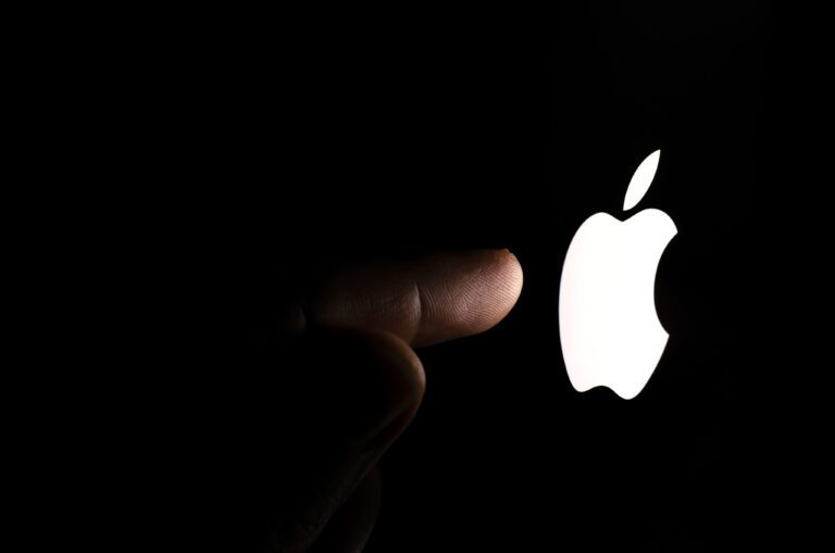 Apple negocia parceria com Google para integrar IA no iPhone
