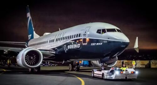 Boeing anuncia mudança na liderança e ações disparam