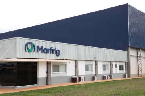 Marfrig investe R$10 mi em infraestrutura para pátio de motoristas no MT