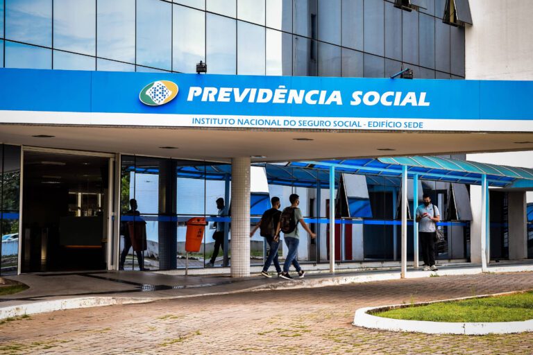 Aposentadoria: mudanças nas regras de idade para pedir benefício em 2025
