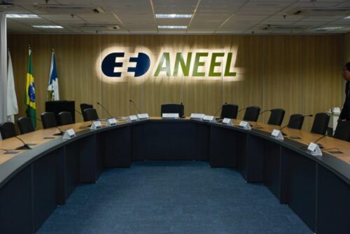 Conflito entre diretores da Aneel paralisa decisões no setor elétrico brasileiro