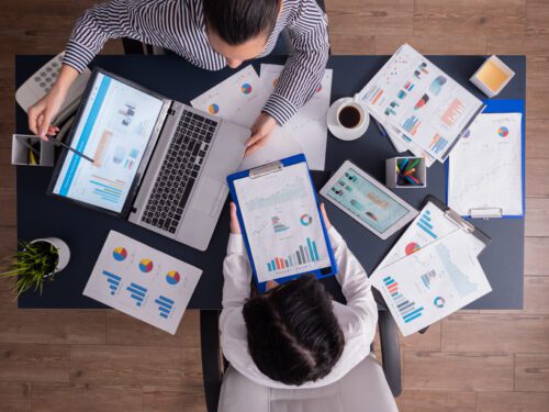 Empresas cortam metas de diversidade em relatórios anuais