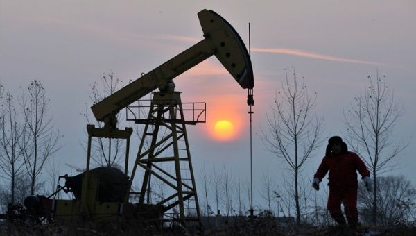 Opep+ adia aumento da produção de petróleo em resposta à fraca demanda