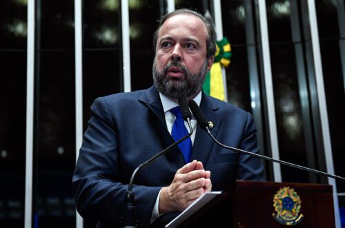 PETR4: Alexandre Silveira nega demissão de presidente de Prates e discute dividendos em coletiva