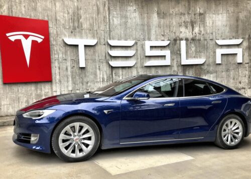 Tesla anuncia lançamento antecipado de novos modelos de veículos e ações aceleram