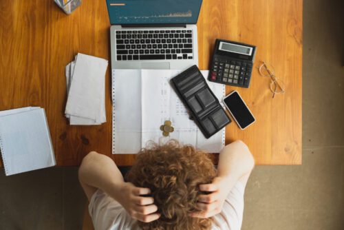 Inadimplência corporativa global mais que dobra em abril, alcançando pico desde 2020