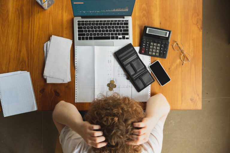 Inadimplência corporativa global mais que dobra em abril, alcançando pico desde 2020