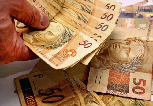 Boletim Focus: estimativas para inflação e Selic em 2024 sobem e a do PIB cai