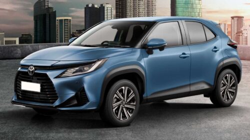 um carro azul da Toyota estacionado em uma estrada