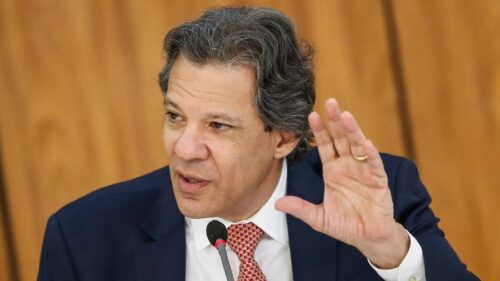 Ministro Haddad destaca preocupações com inflação e taxa de juros em entrevista pré-Copom